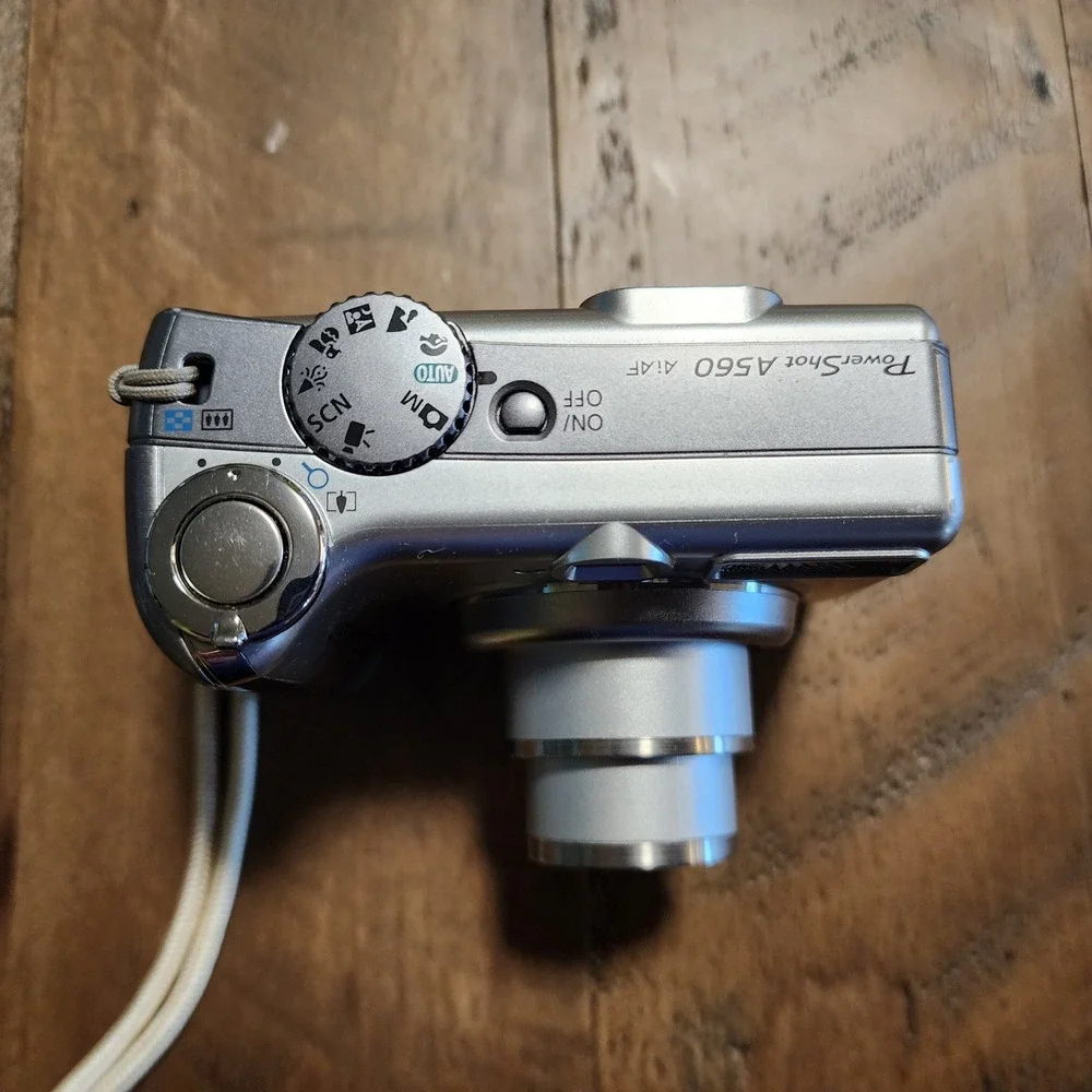Canon PowerShot A560 Silver Digital Camera 7.1MP 4x Zoom Box Bundle‎ SD Card